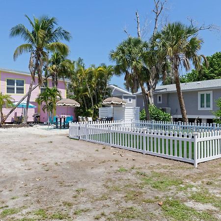 Charming Suite With Balcony And Bikes At Historic Sandpiper Inn Sanibel Bagian luar foto